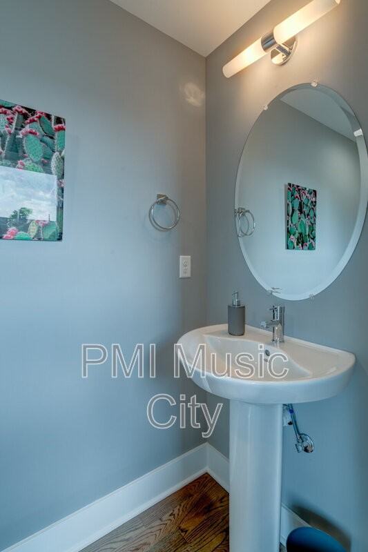936 Southside Pl - Photo 5 of 42