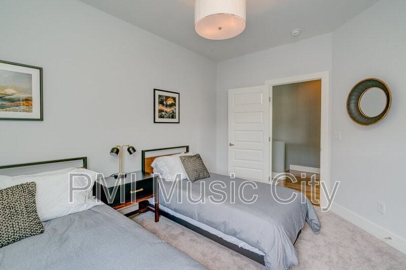 936 Southside Pl - Photo 7 of 42