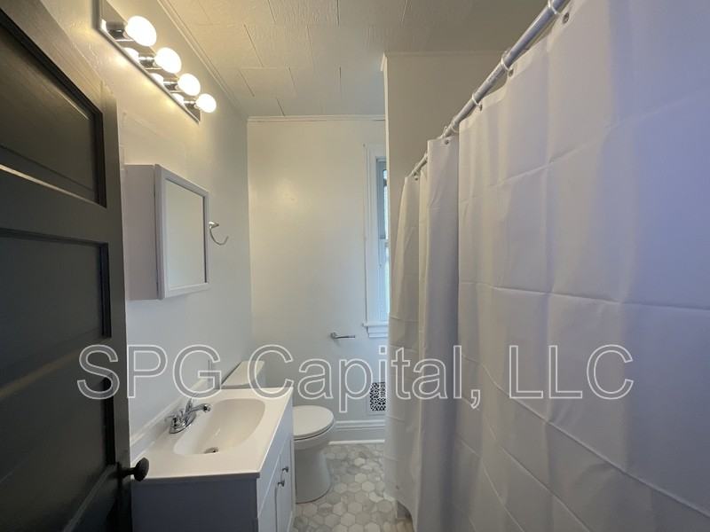631 Wallace St - Photo 7 of 10