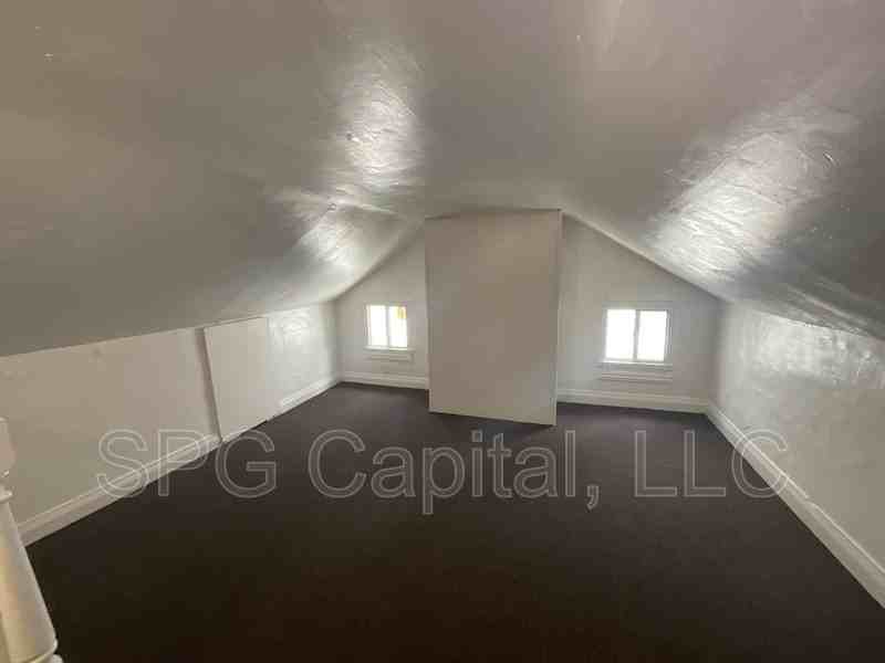 325 Lincoln St - Photo 5 of 9