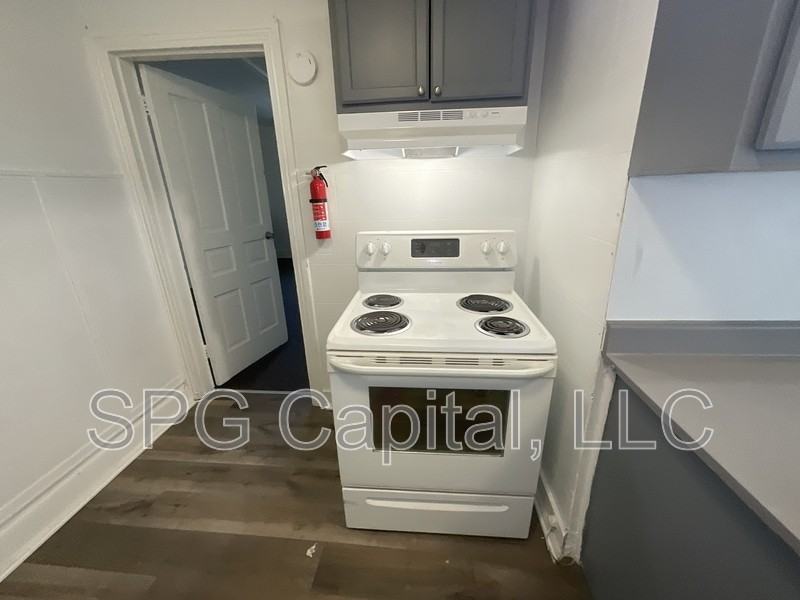 351 W King St - Photo 3 of 8