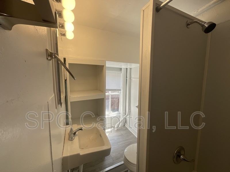 351 W King St - Photo 7 of 8