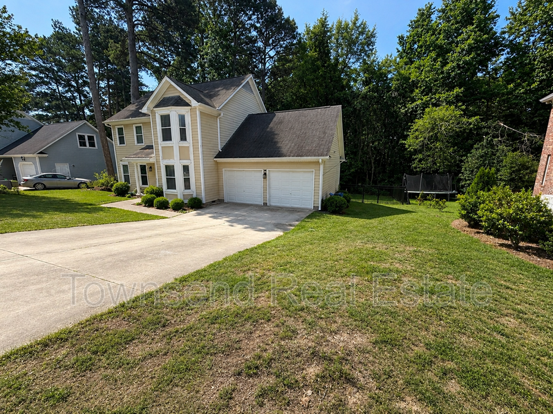 2937 Delaware Dr - Photo 2 of 36