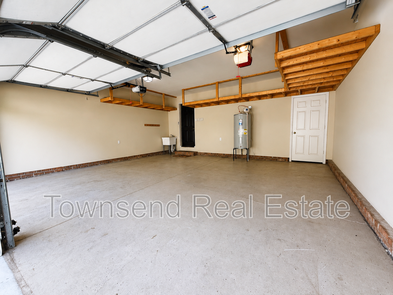 2937 Delaware Dr - Photo 3 of 36
