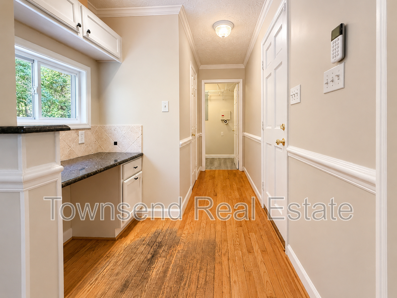 2937 Delaware Dr - Photo 5 of 36