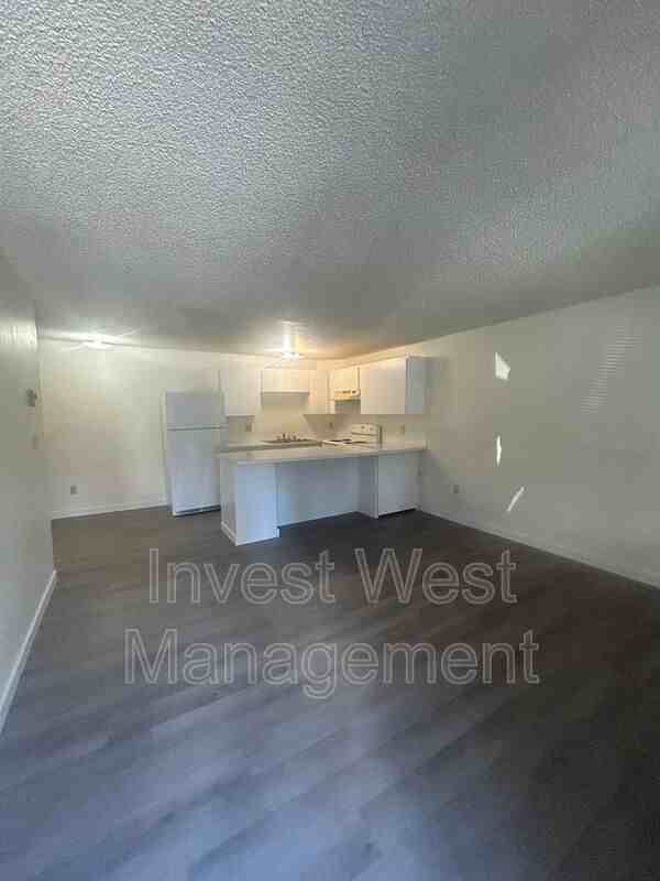9100 Neavenue #16 - Photo 2 of 14