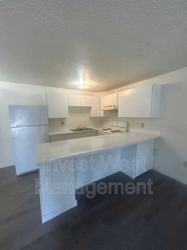 9100 Neavenue #16 - Photo 3 of 14