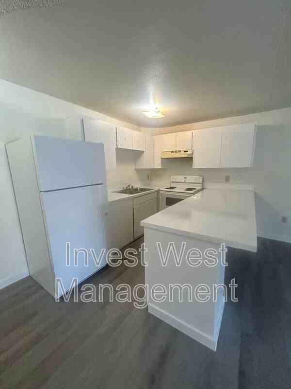 9100 Neavenue #16 - Photo 4 of 14