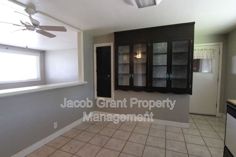786 Sykes Dr - Photo 4 of 12