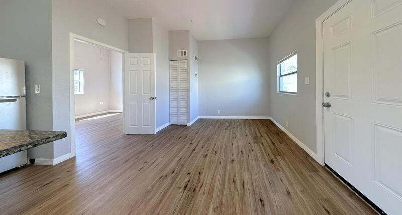 14125 Palm St - Photo 6 of 31