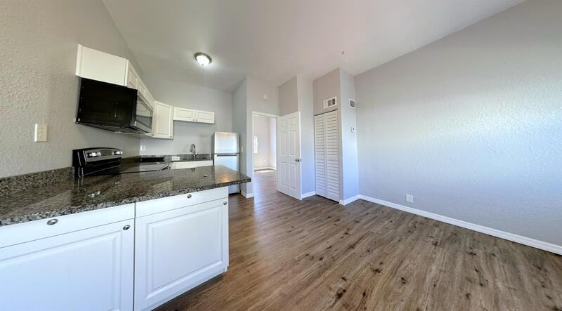14125 Palm St - Photo 7 of 31