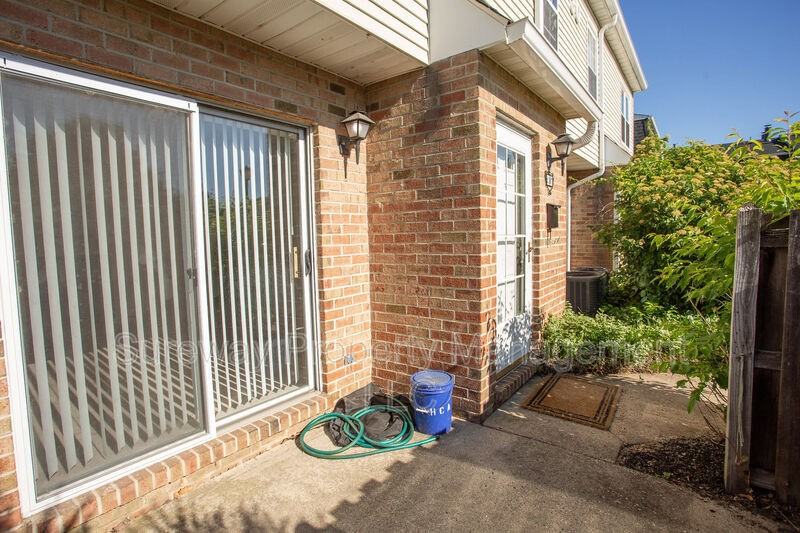 2147 Harbour Dr - Photo 3 of 39