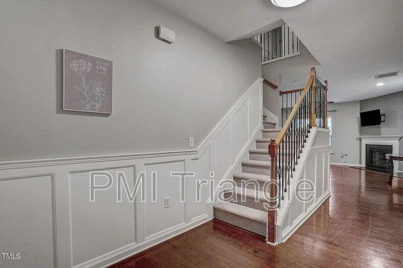239 Lynchwick Ln - Photo 3 of 28