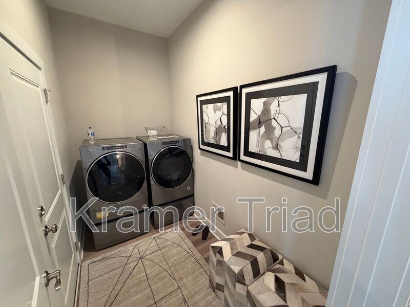 7889 Arimoore Dr - Photo 3 of 40