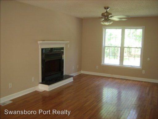 143 Longwood Dr - Photo 2 of 3