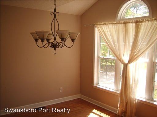 143 Longwood Dr - Photo 3 of 3