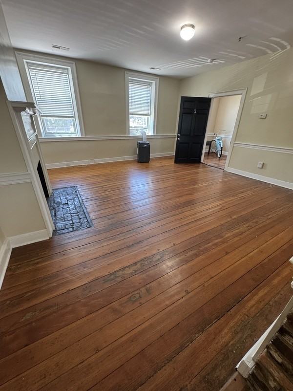201 E Bank St #4 - Photo 2 of 7