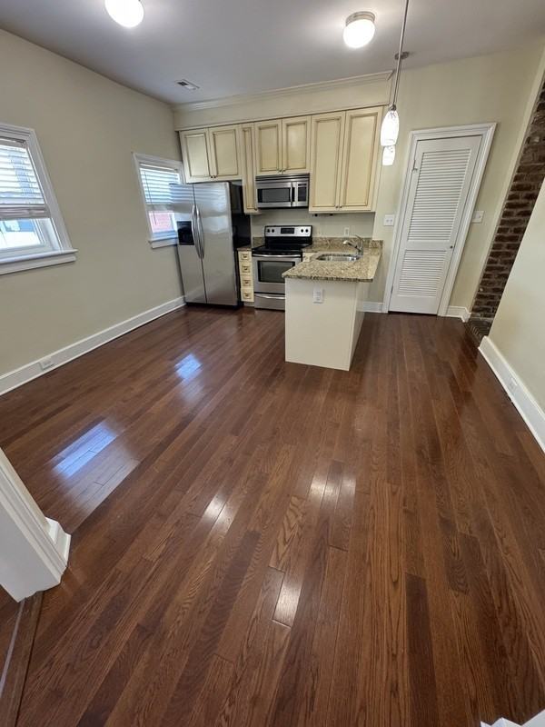 201 E Bank St #4 - Photo 6 of 7