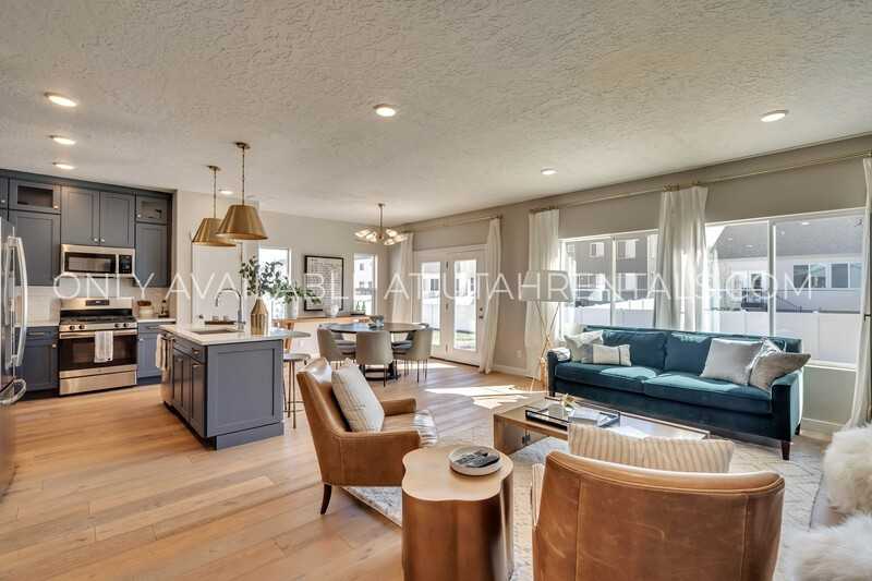 3489 S St - Photo 3 of 22