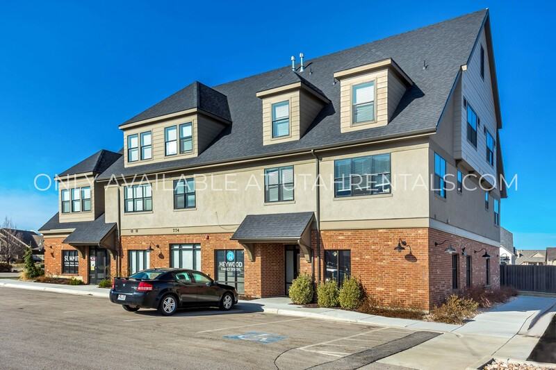774 Sw #204 - Photo 2 of 16