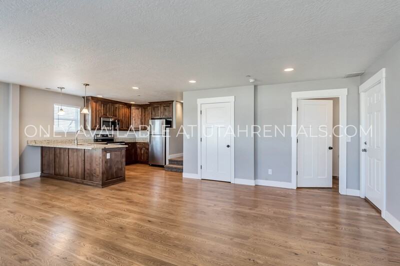 774 Sw #204 - Photo 6 of 16