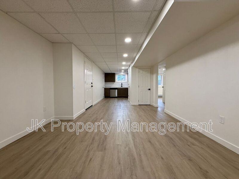 2002 6th St Ne #B - Photo 3 of 22