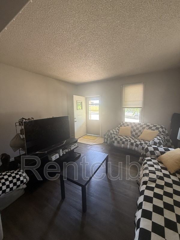 232 Cardiff St - Photo 3 of 9