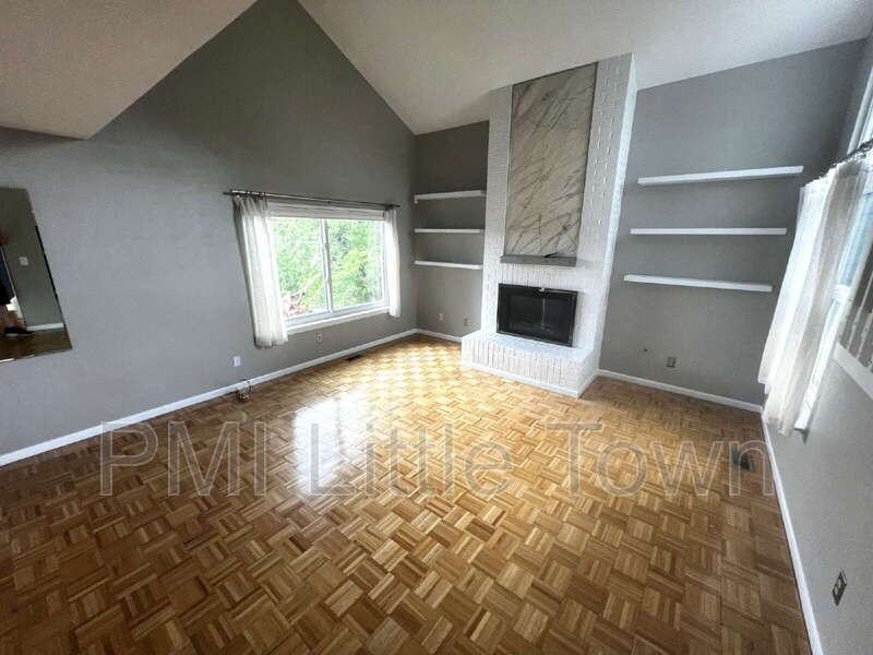 10772 W Berry Ave - Photo 5 of 36