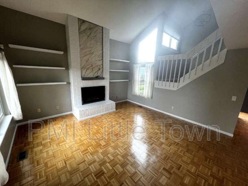 10772 W Berry Ave - Photo 6 of 36