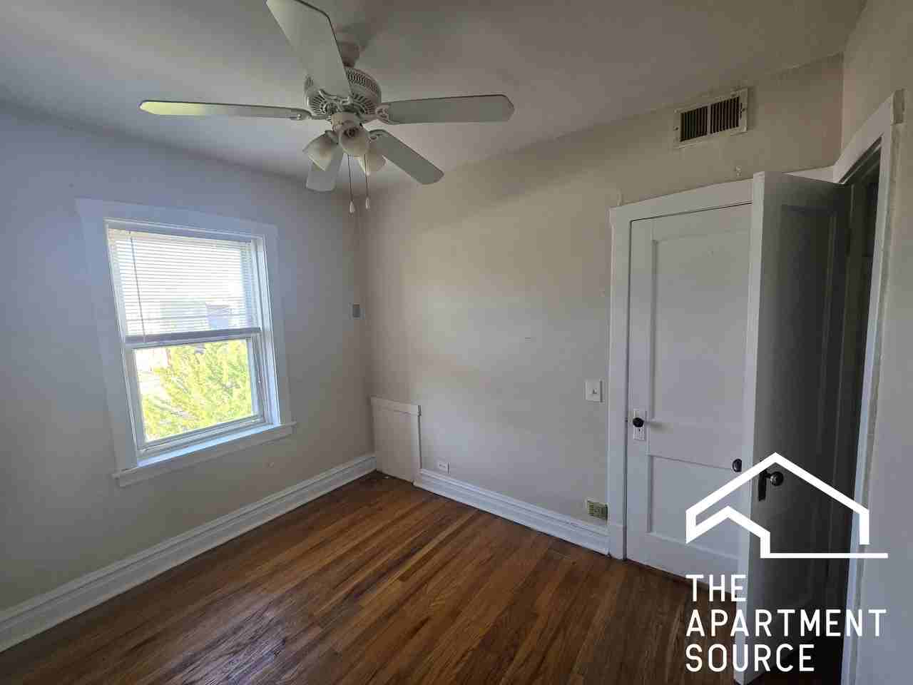 3052 W Berteau Ave #3 - Photo 3 of 8