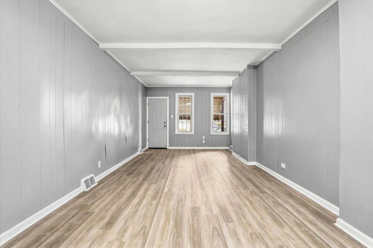 216 Mott St - Photo 3 of 6