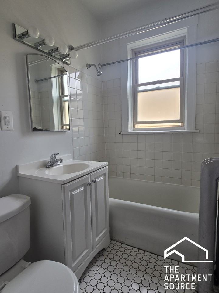 2956 W Belle Plaine Ave #3 - Photo 3 of 15