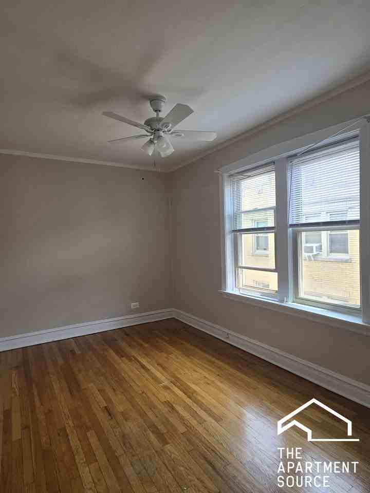 2956 W Belle Plaine Ave #3 - Photo 4 of 15