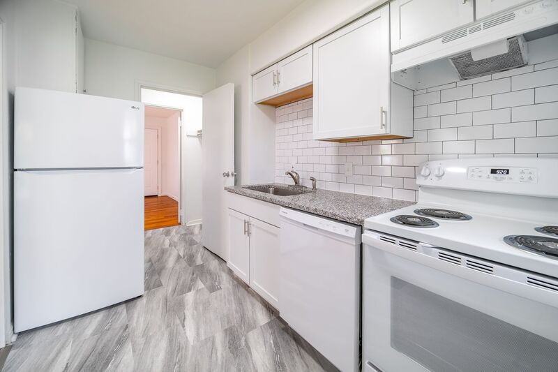 2912 Ruhl Ave - Photo 3 of 20