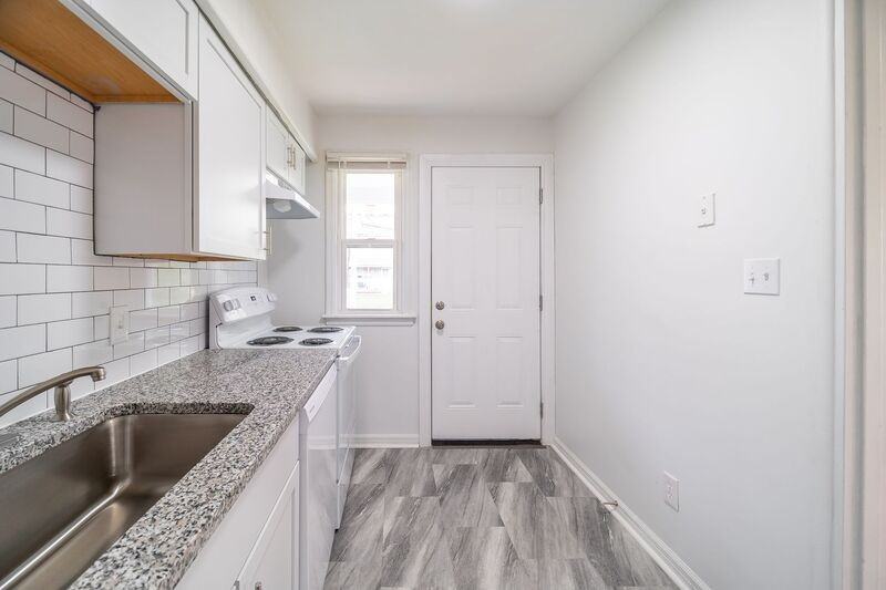 2912 Ruhl Ave - Photo 4 of 20