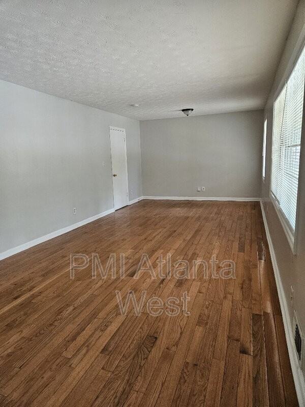 2250 Sandgate Cir - Photo 2 of 11