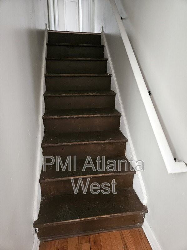 2250 Sandgate Cir - Photo 5 of 11
