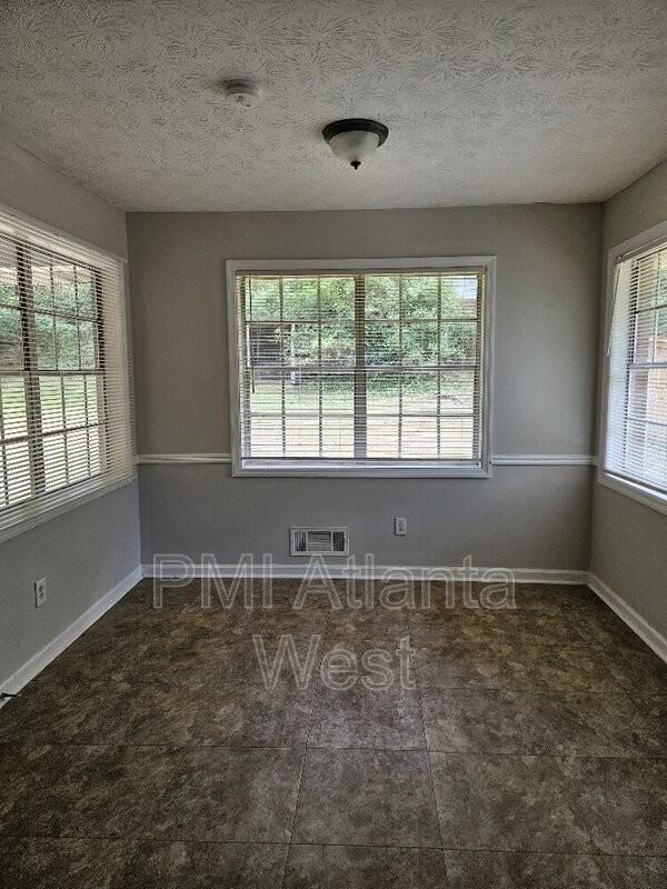 2250 Sandgate Cir - Photo 6 of 11