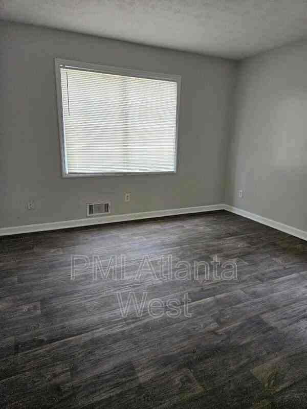 2250 Sandgate Cir - Photo 7 of 11