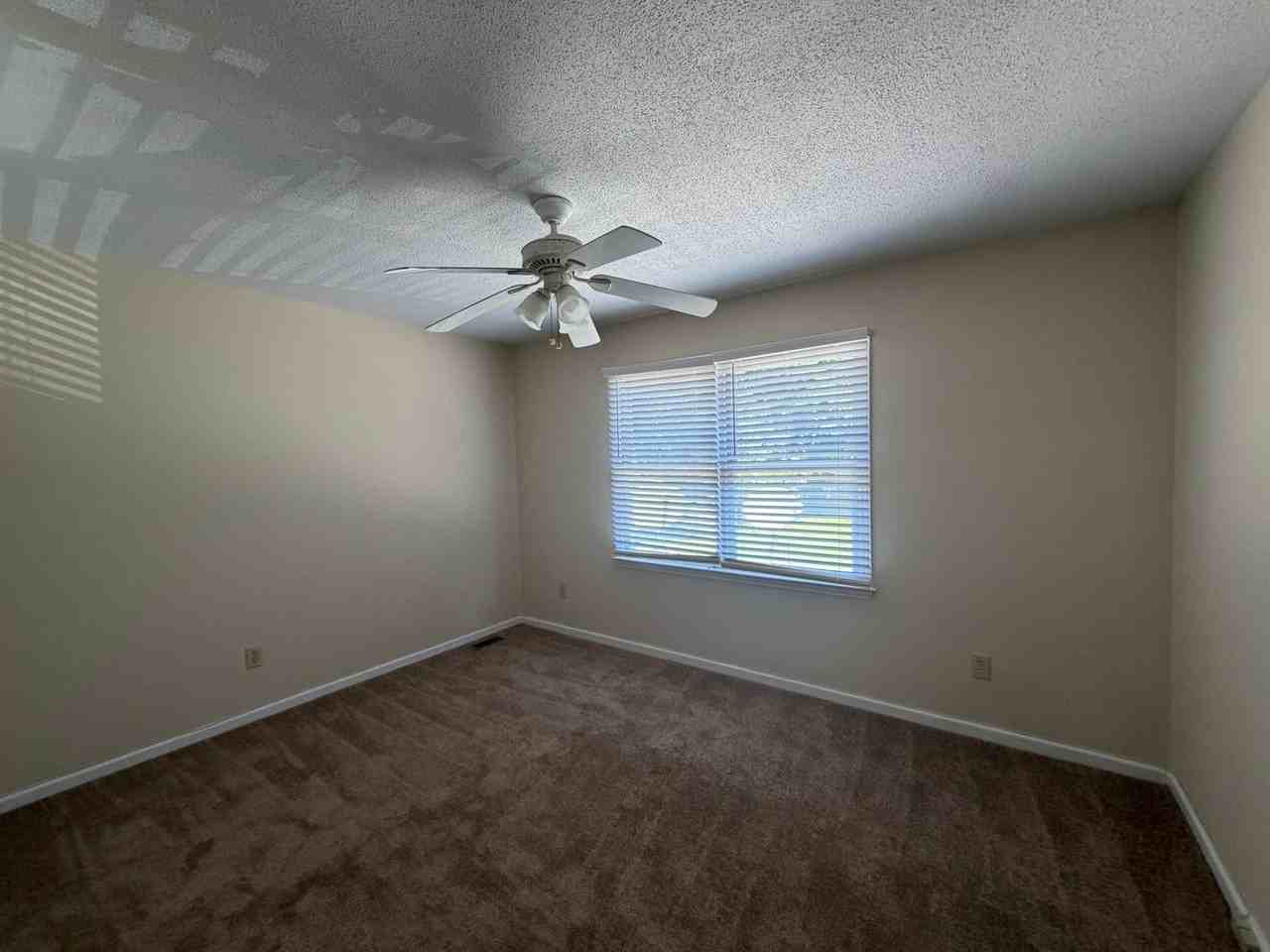 1652 India Hook Rd - Photo 5 of 11
