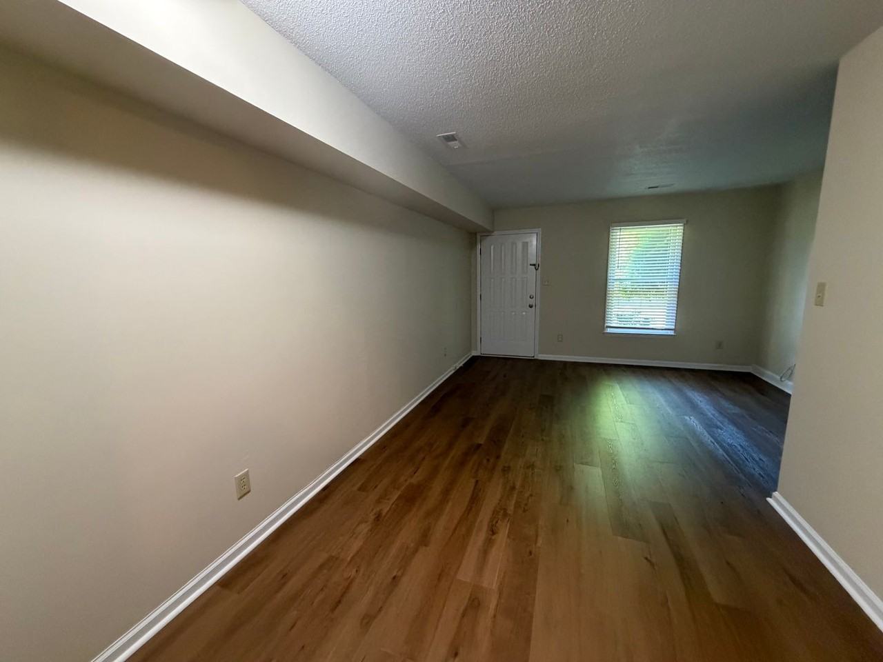 1652 India Hook Rd - Photo 6 of 11