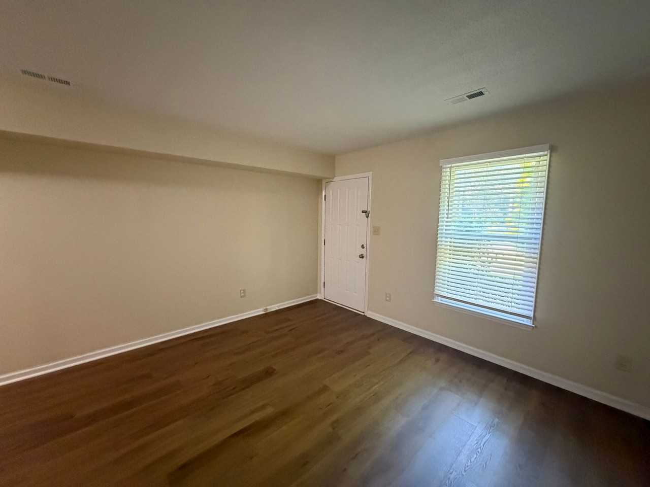 1652 India Hook Rd - Photo 7 of 11