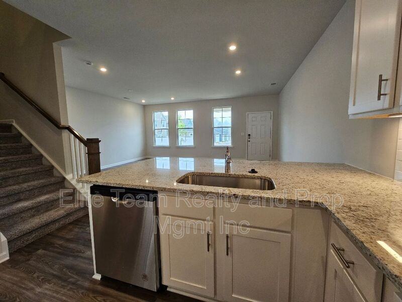 5416 Kinsbridge Dr - Photo 2 of 39