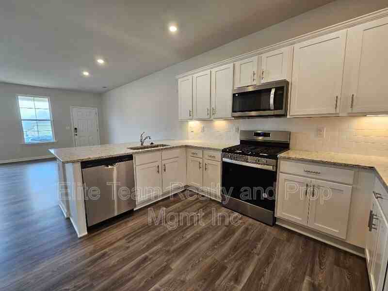 5416 Kinsbridge Dr - Photo 3 of 39