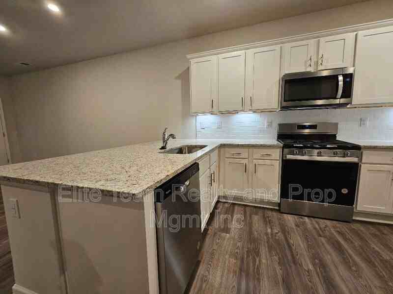 5416 Kinsbridge Dr - Photo 5 of 39