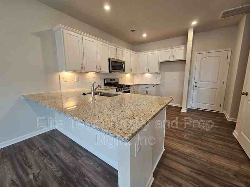 5416 Kinsbridge Dr - Photo 7 of 39