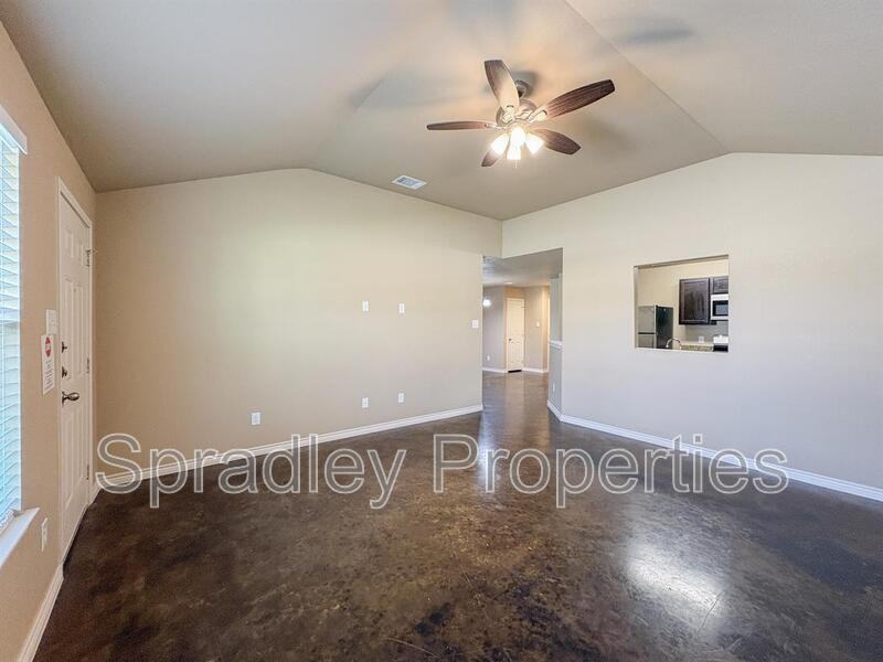 912 Mason Dr Apt B - Photo 2 of 15