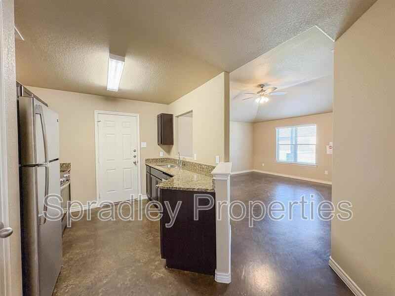 912 Mason Dr Apt B - Photo 4 of 15