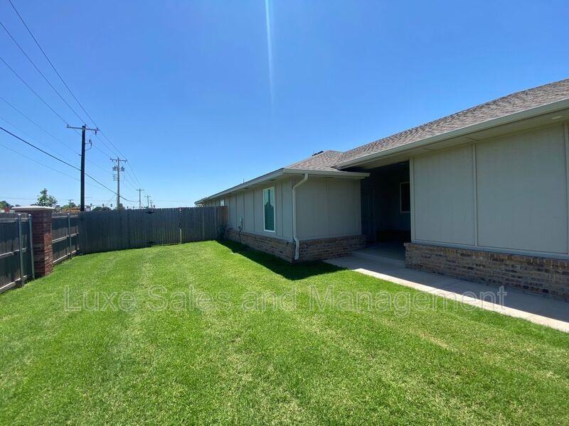 8000 Nw 110th Dr - Photo 3 of 38