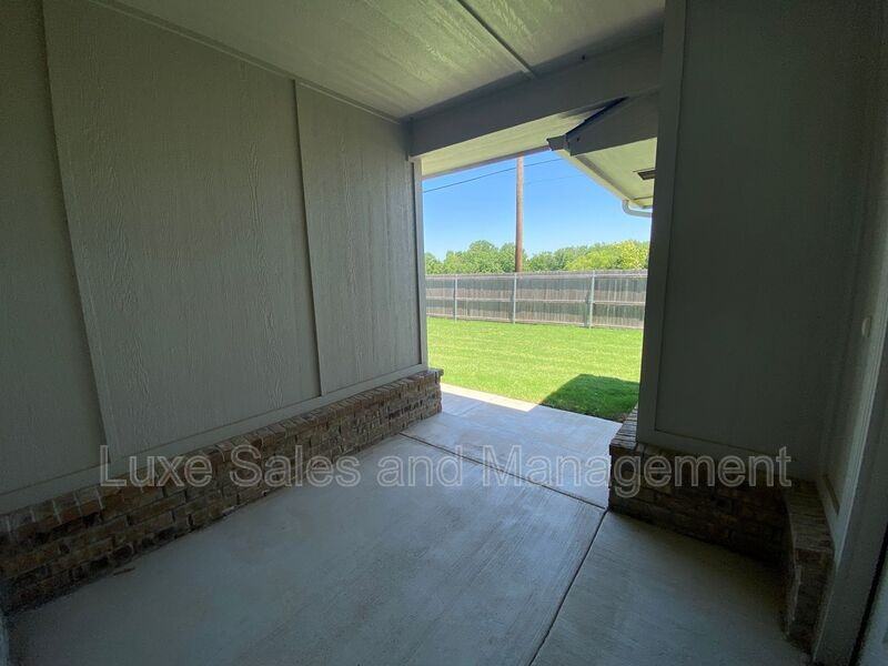 8000 Nw 110th Dr - Photo 5 of 38